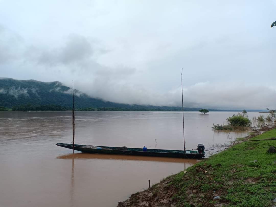 Fishing at the mae khong river